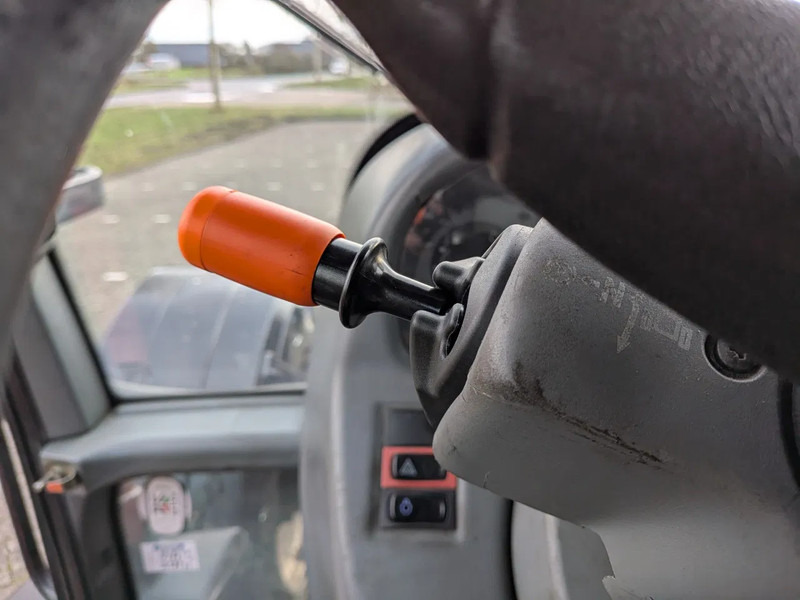 Farm tractor Valtra N142 N142