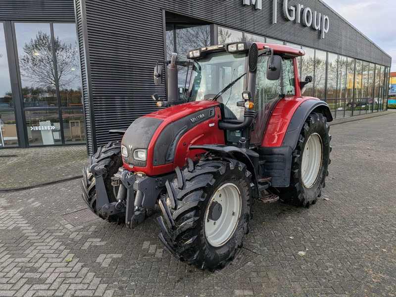 Farm tractor Valtra N142 N142