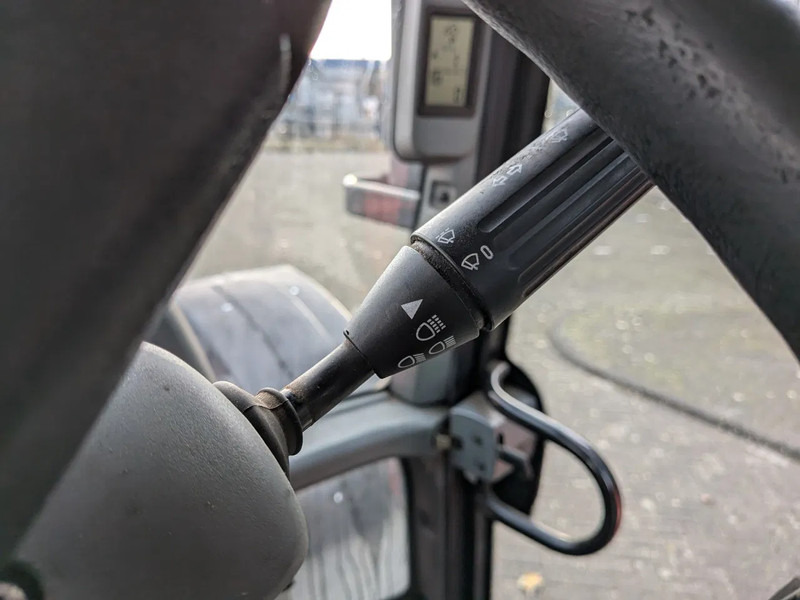 Farm tractor Valtra N142 N142