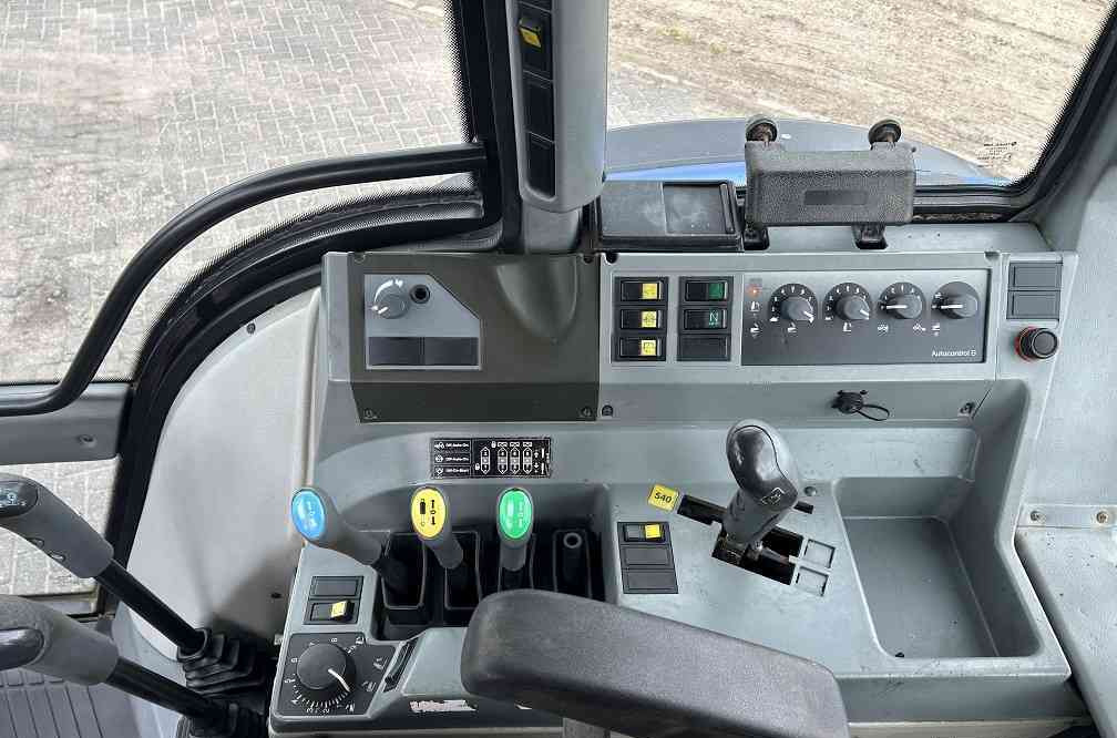Farm tractor Valtra T130