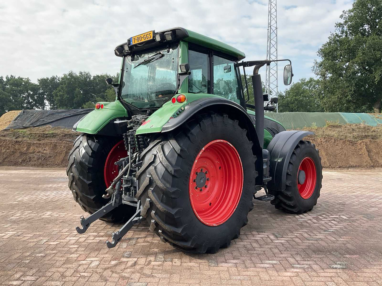 Farm tractor Valtra T163e