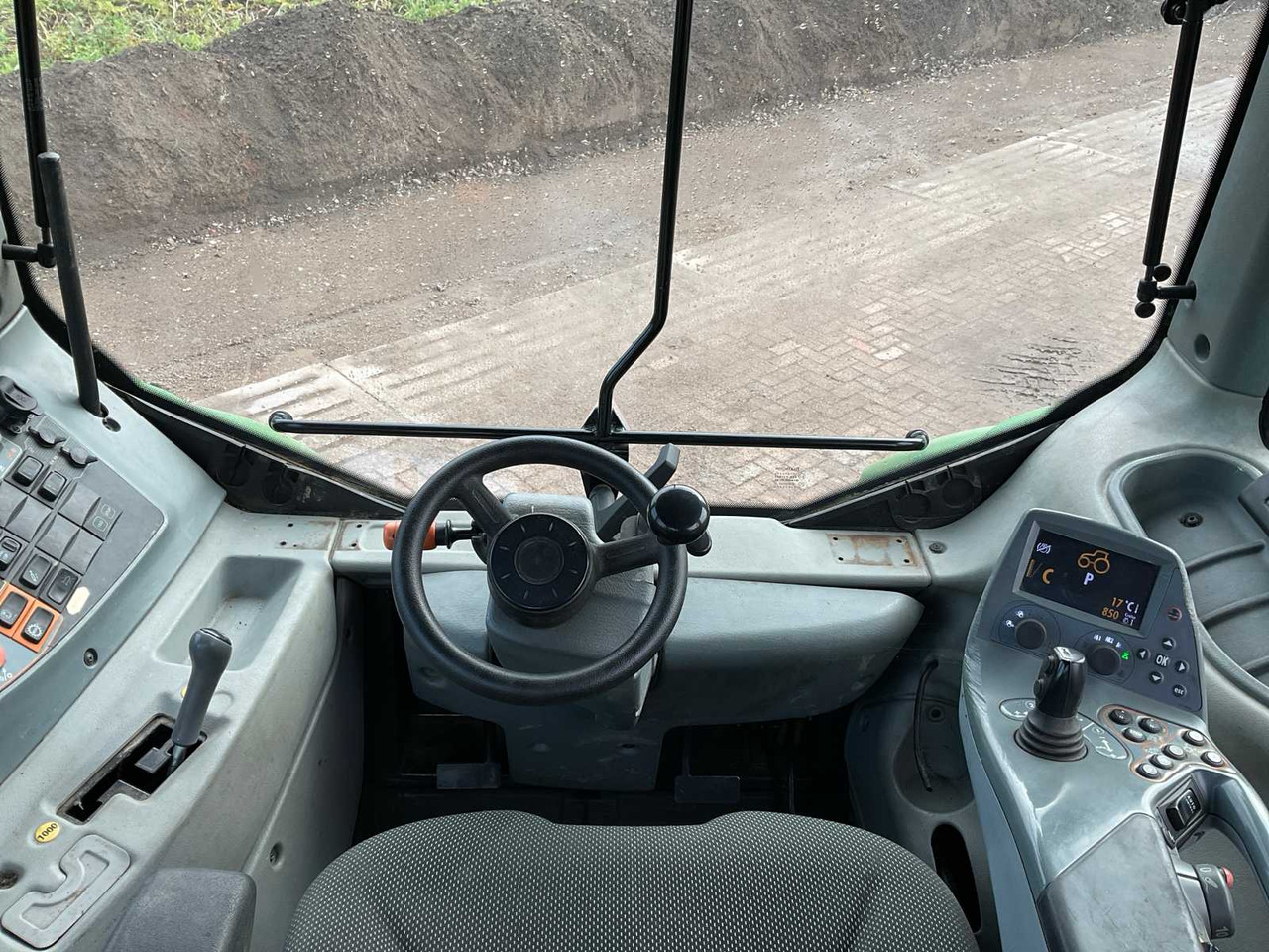 Farm tractor Valtra T163e