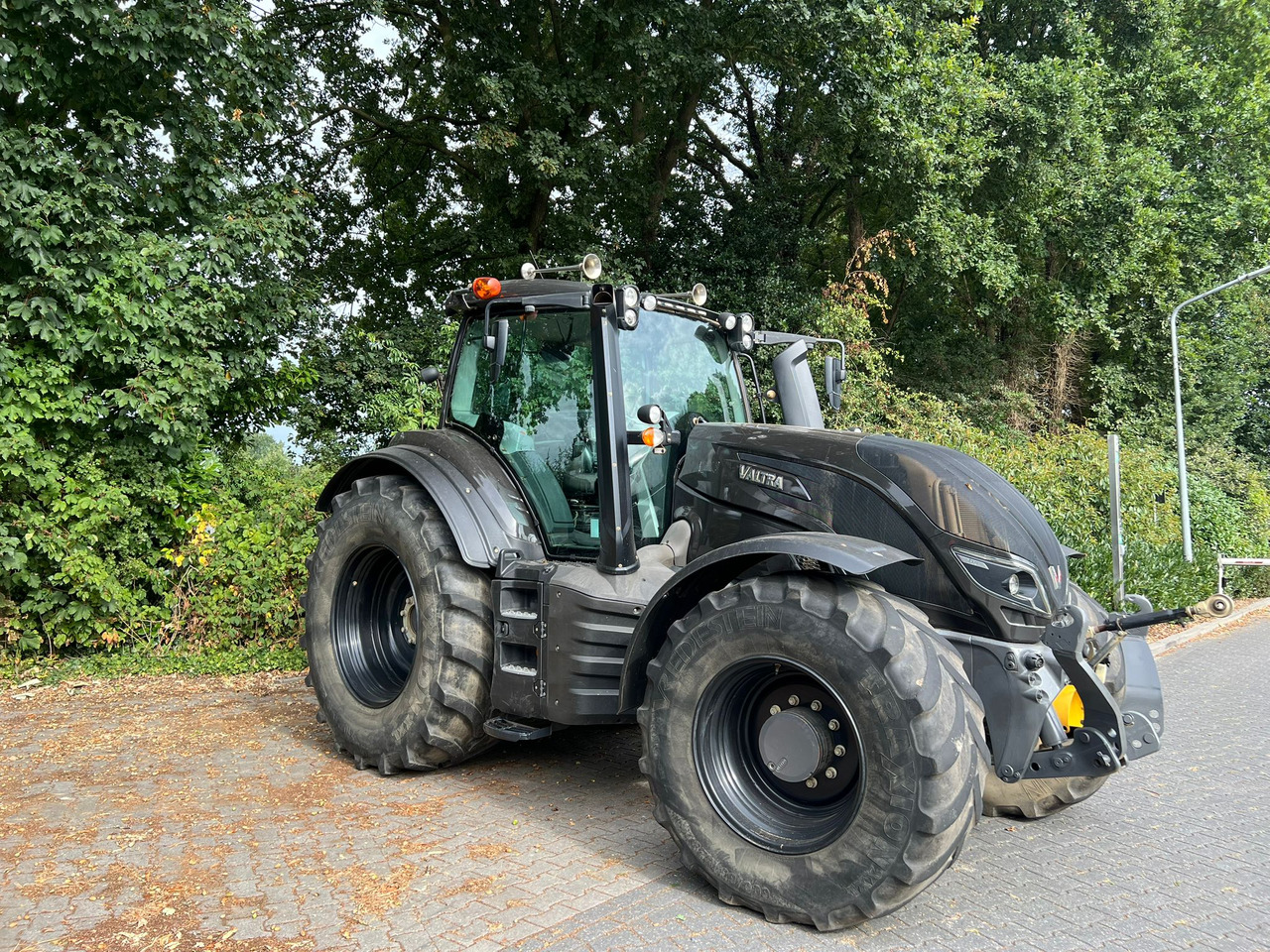 Farm tractor Valtra T174 Versu