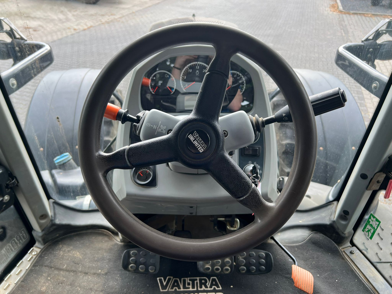 Farm tractor Valtra T174 Versu