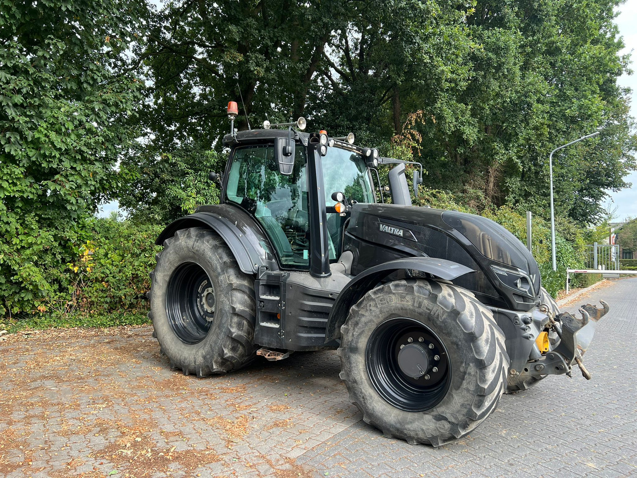 Farm tractor Valtra T174 Versu
