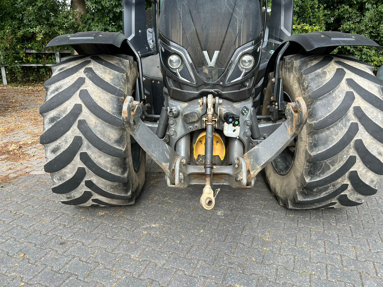 Farm tractor Valtra T174 Versu