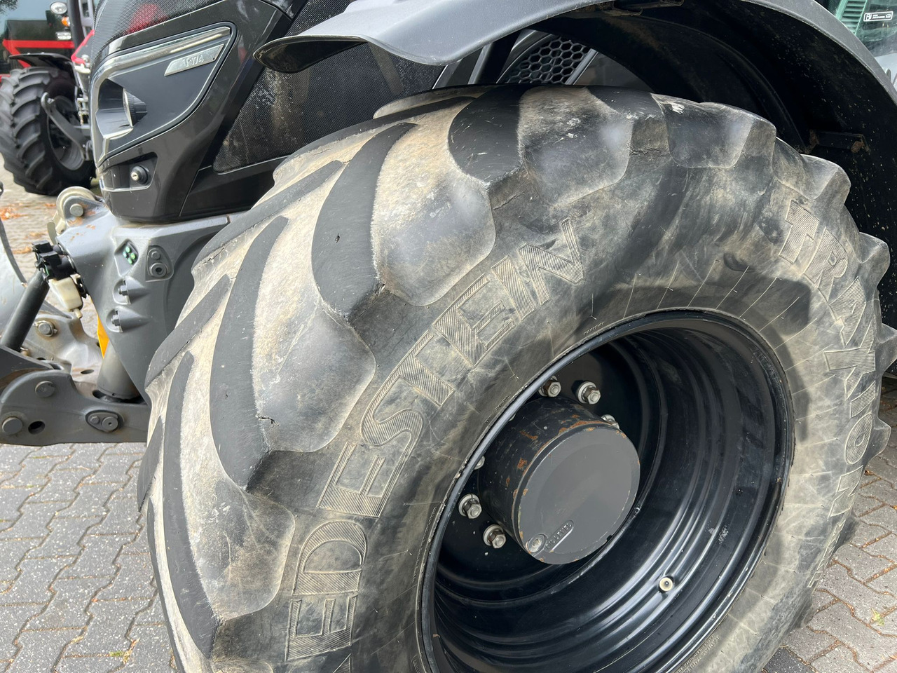 Farm tractor Valtra T174 Versu