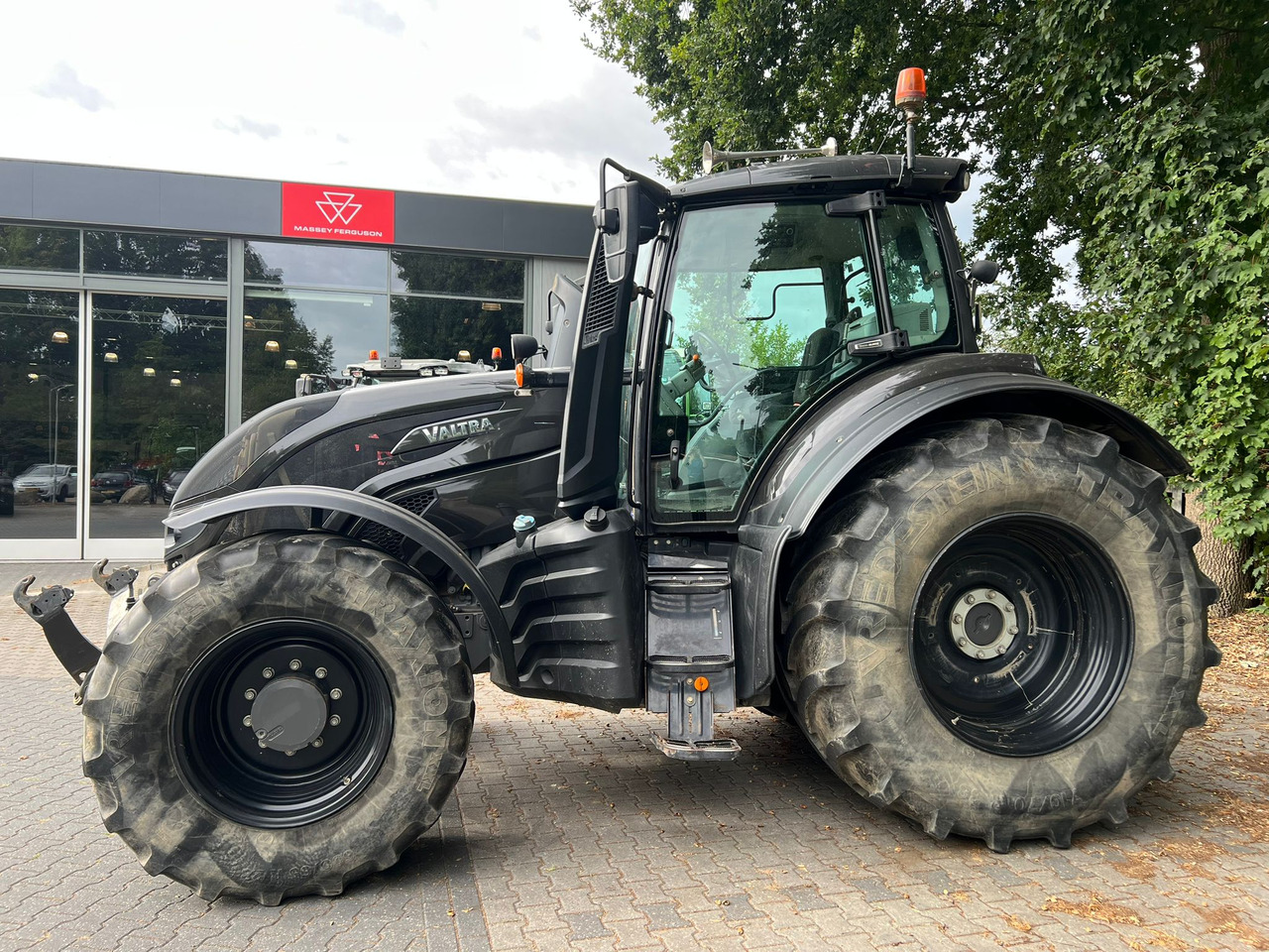 Farm tractor Valtra T174 Versu