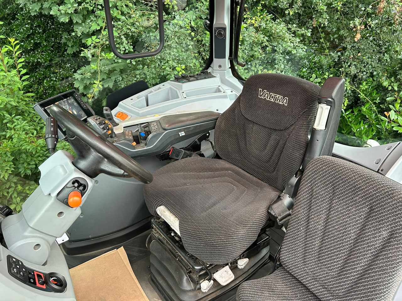 Farm tractor Valtra T214 Direct