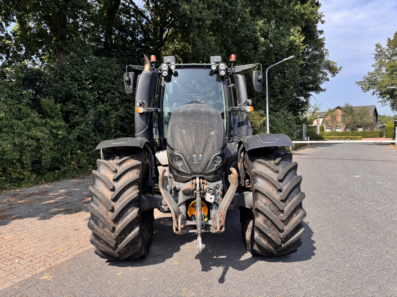 Farm tractor Valtra T214 Direct