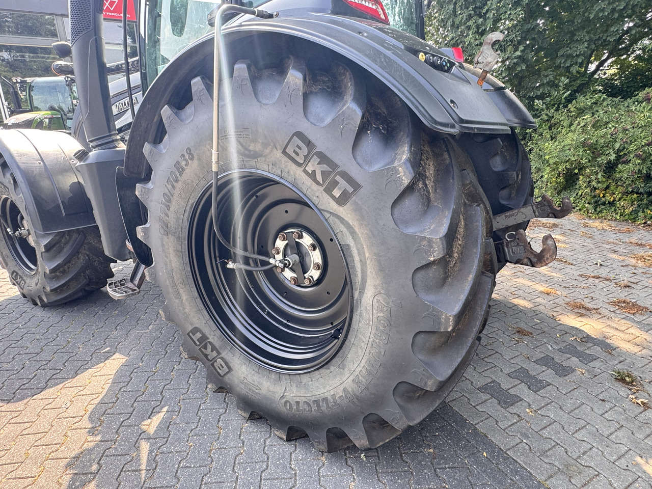 Farm tractor Valtra T214 Direct