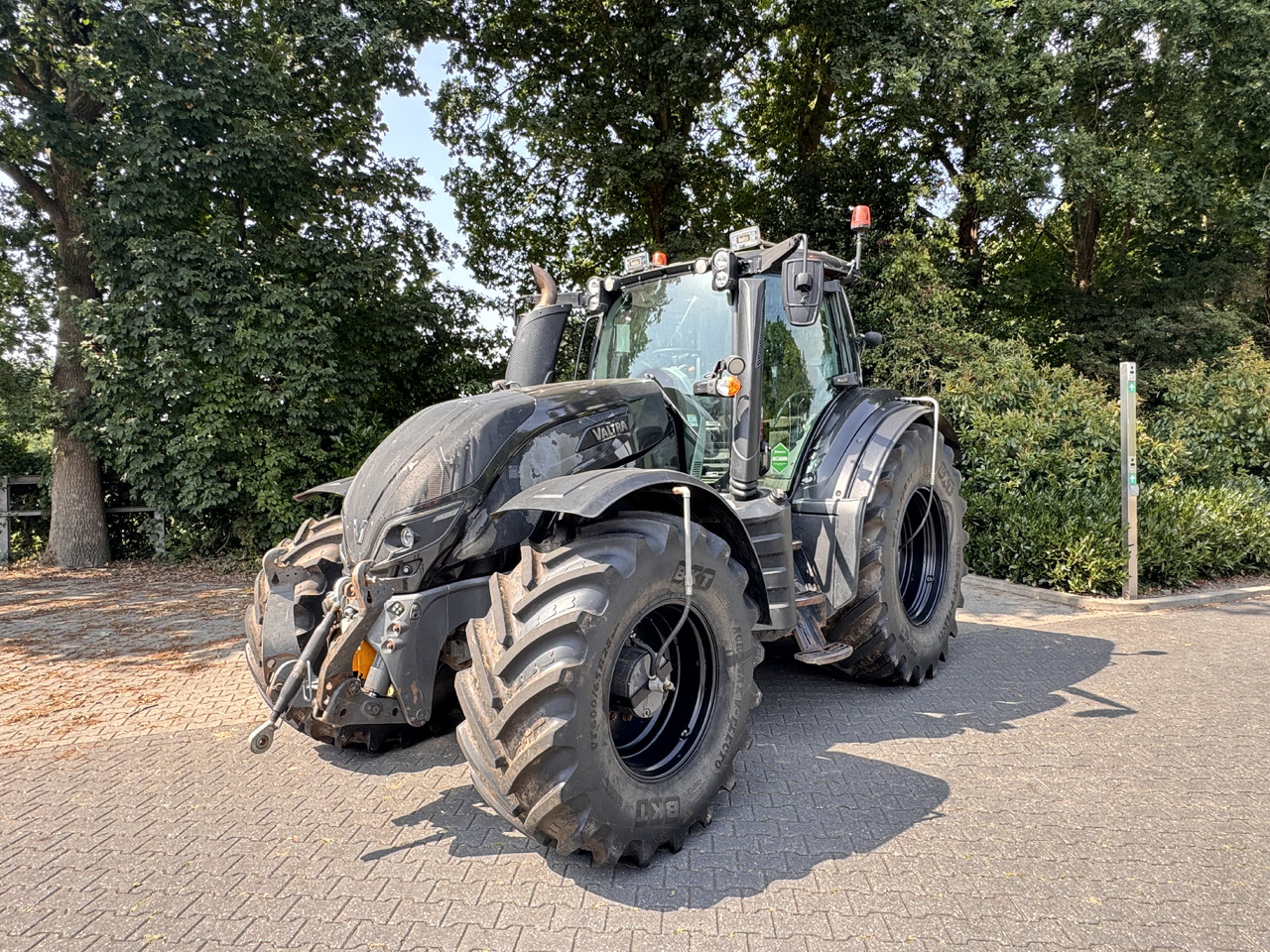 Farm tractor Valtra T214 Direct