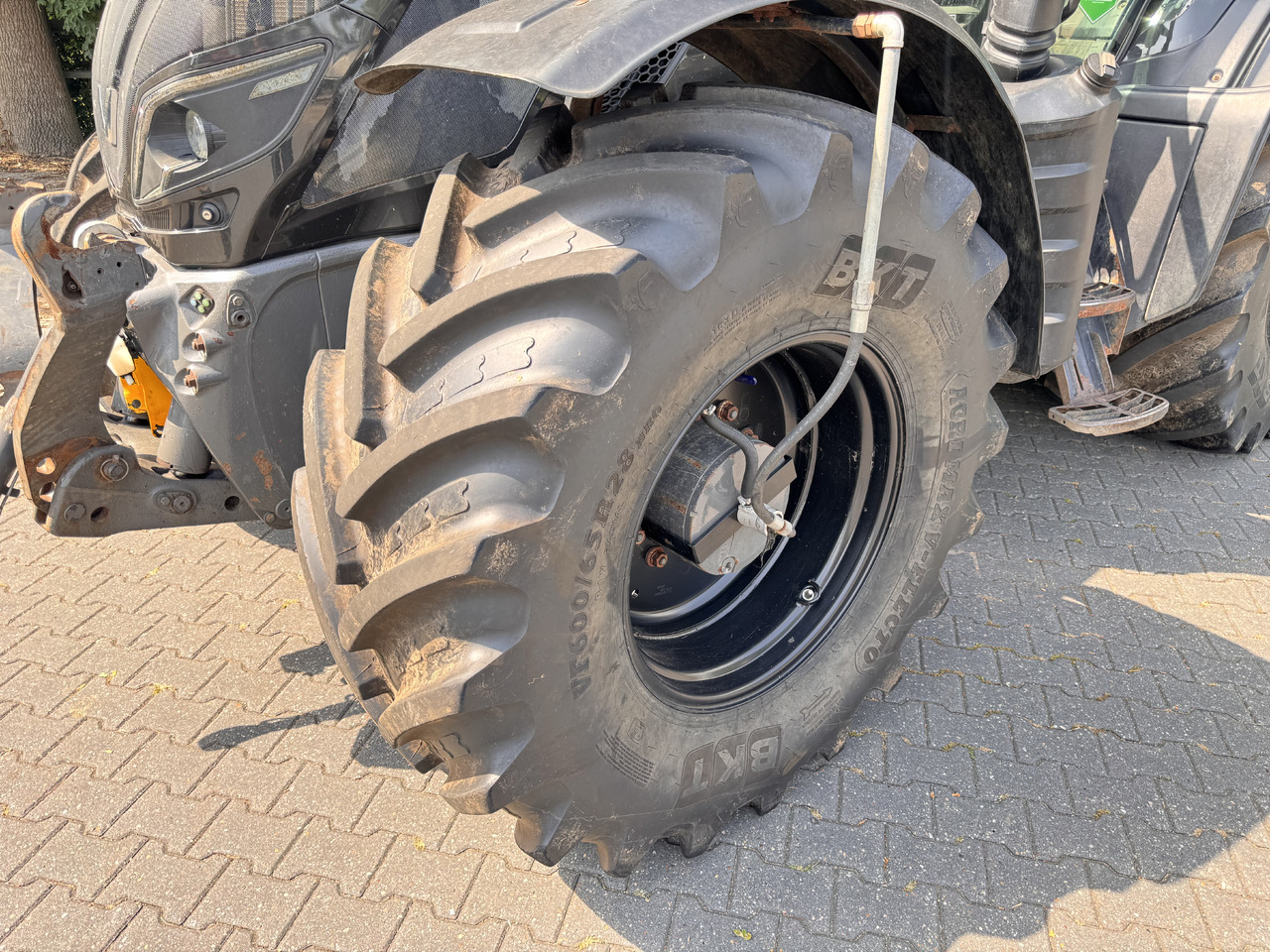 Farm tractor Valtra T214 Dorect
