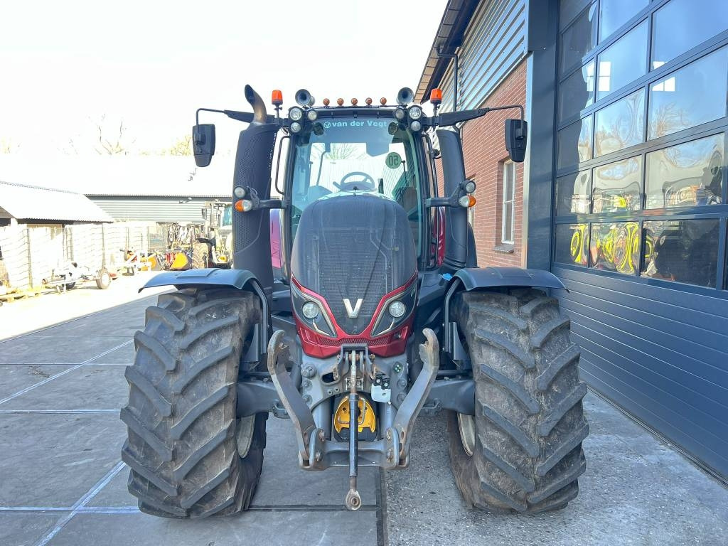 Farm tractor Valtra T 174 Versu