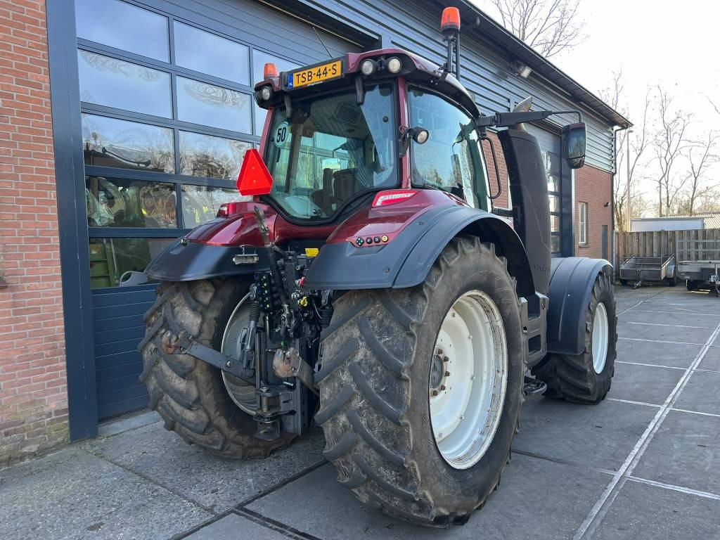 Farm tractor Valtra T 174 Versu