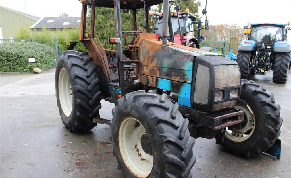 Farm tractor Valtra Valmet 900