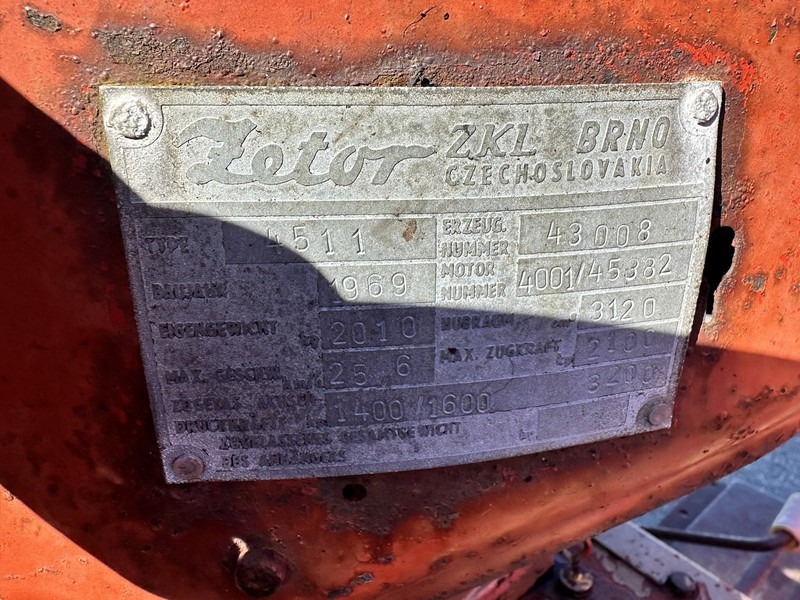 Farm tractor Zetor 4511