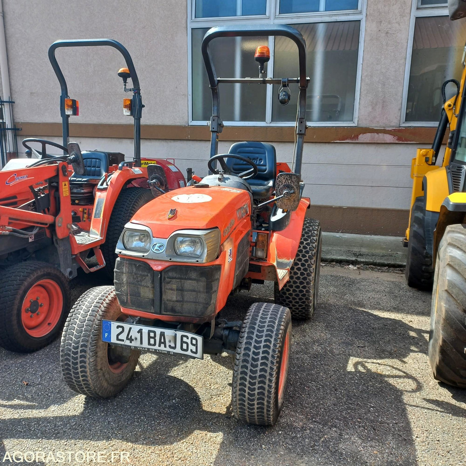 Farm tractor tracteur  kubota B2530