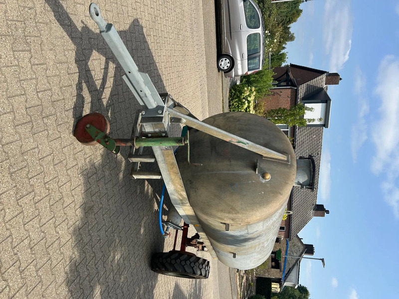 Farm trailer Watertank Watertank met drinkvlotter