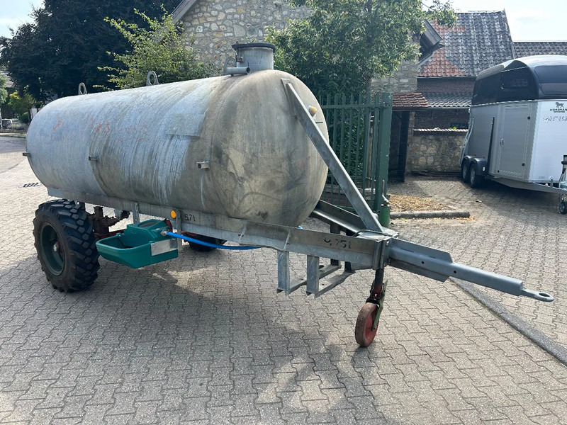 Farm trailer Watertank Watertank met drinkvlotter