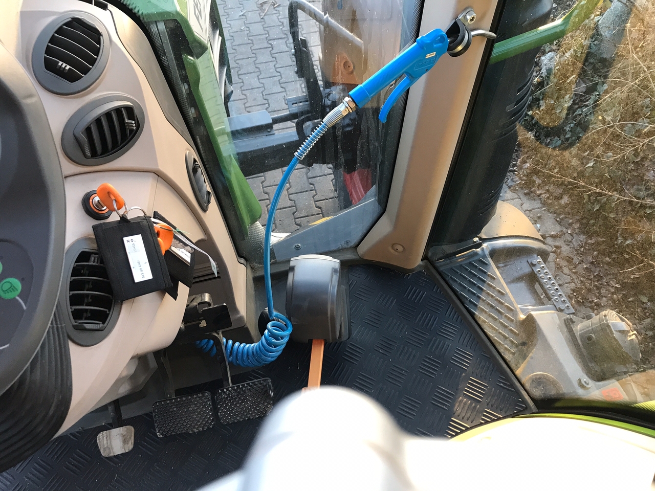 Farm tractor Fendt 513 Vario S4 PowerPlus: picture 17