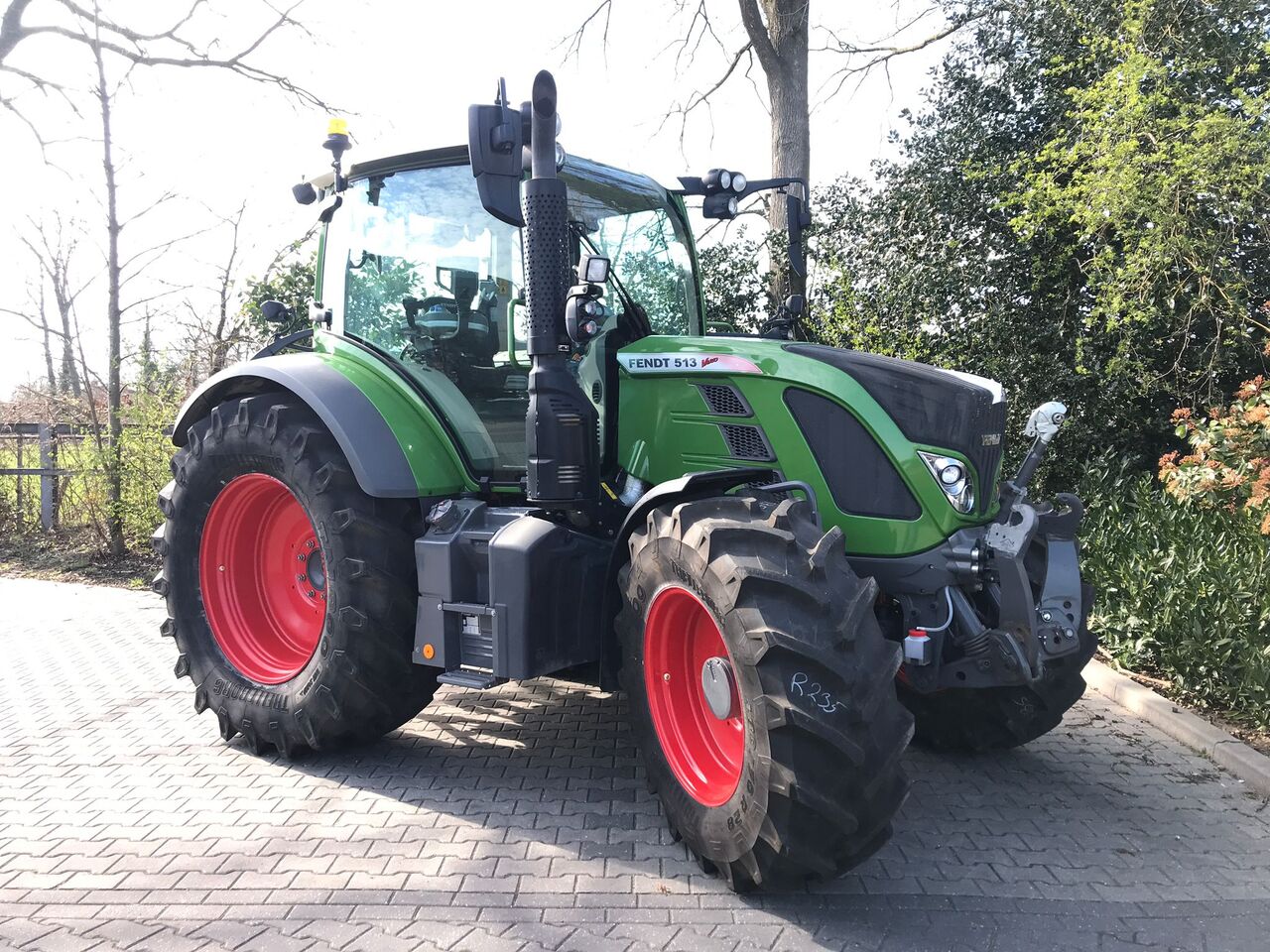 Farm tractor Fendt 513 Vario S4 PowerPlus: picture 3