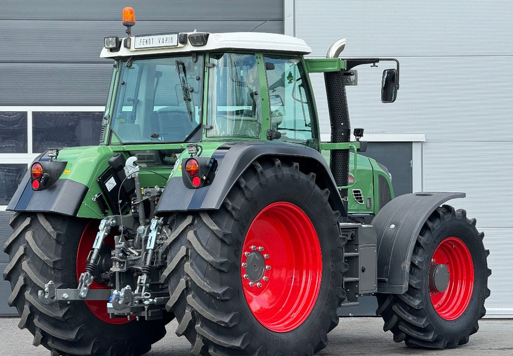 Farm tractor Fendt 820 Vario TMS: picture 6