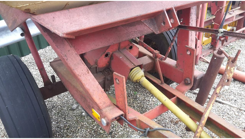 Fertilizer spreader GETROKKEN pendel strooier - Gebruikt