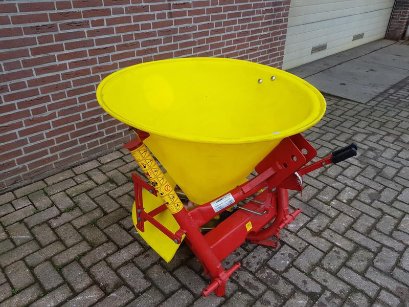 Fertilizer spreader Jarmet Zoutstrooier