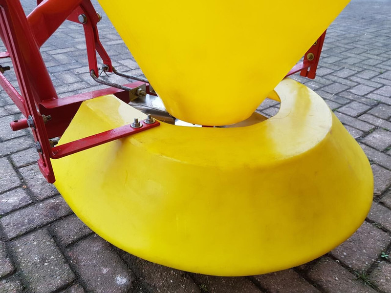 Fertilizer spreader Jarmet Zoutstrooier