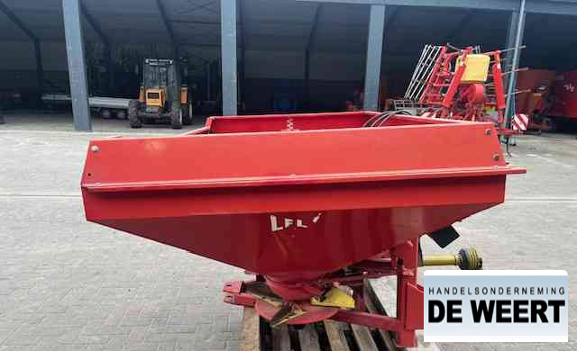 Fertilizer spreader Lely centerliner stooier , front aandrijving