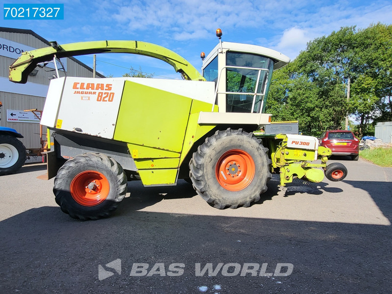 Forage harvester Claas Jaguar 820 4X2 WITH CLAAS PU300 - 2WD