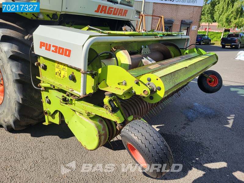 Forage harvester Claas Jaguar 820 4X2 WITH CLAAS PU300 - 2WD