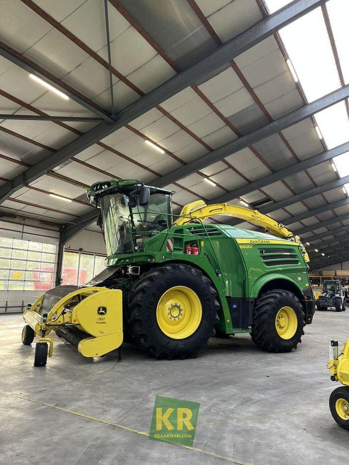 Forage harvester John Deere 8600