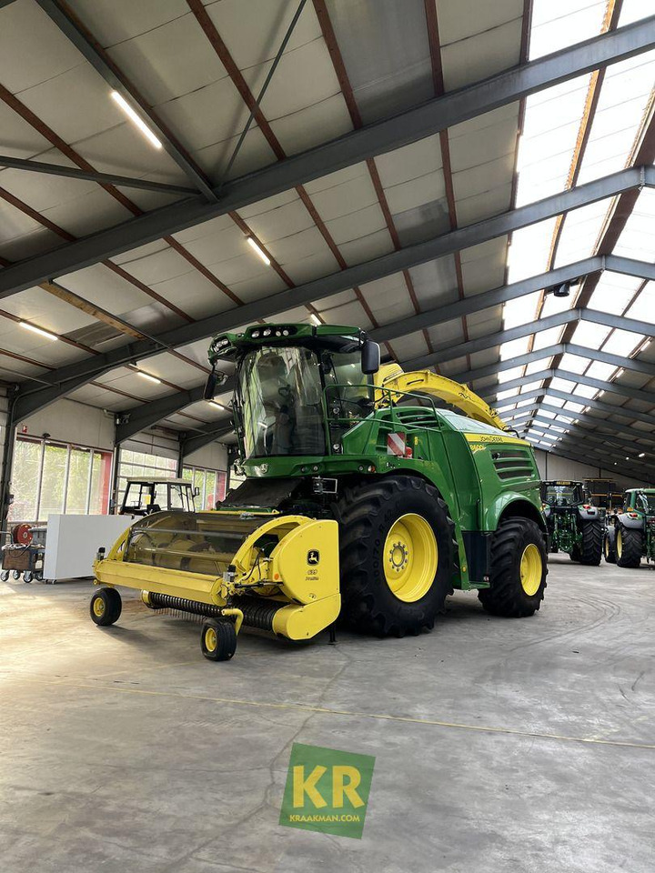 Forage harvester John Deere 8600