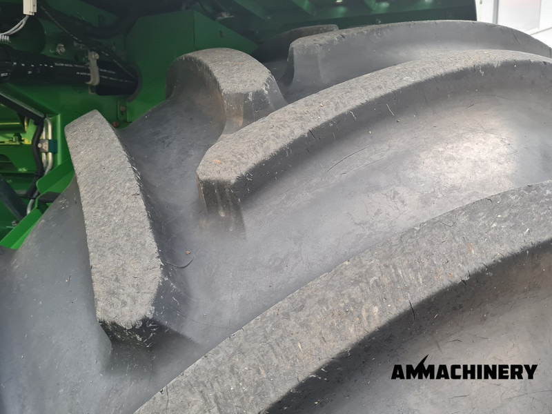 Forage harvester John Deere 9900 i