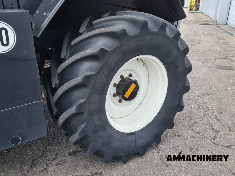 Forage harvester New Holland FR9060 4WD