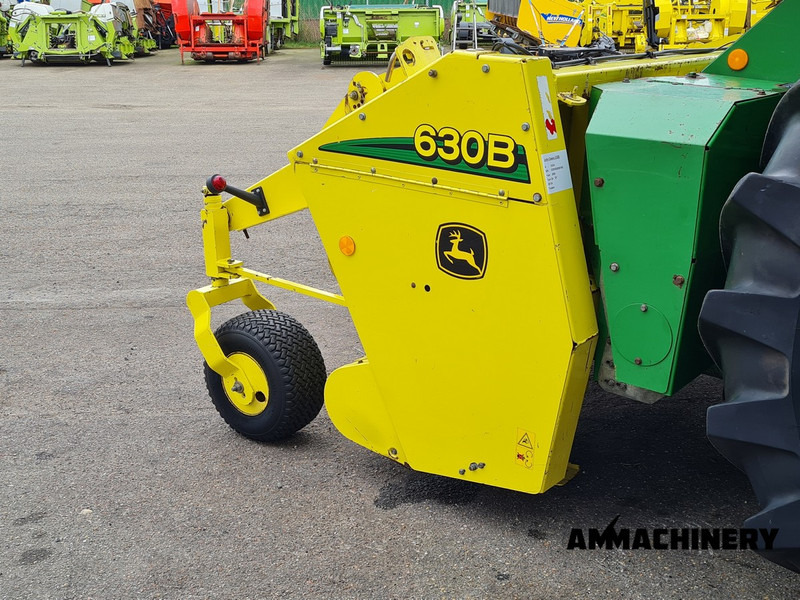 Forage harvester attachment John Deere 630B pick-up