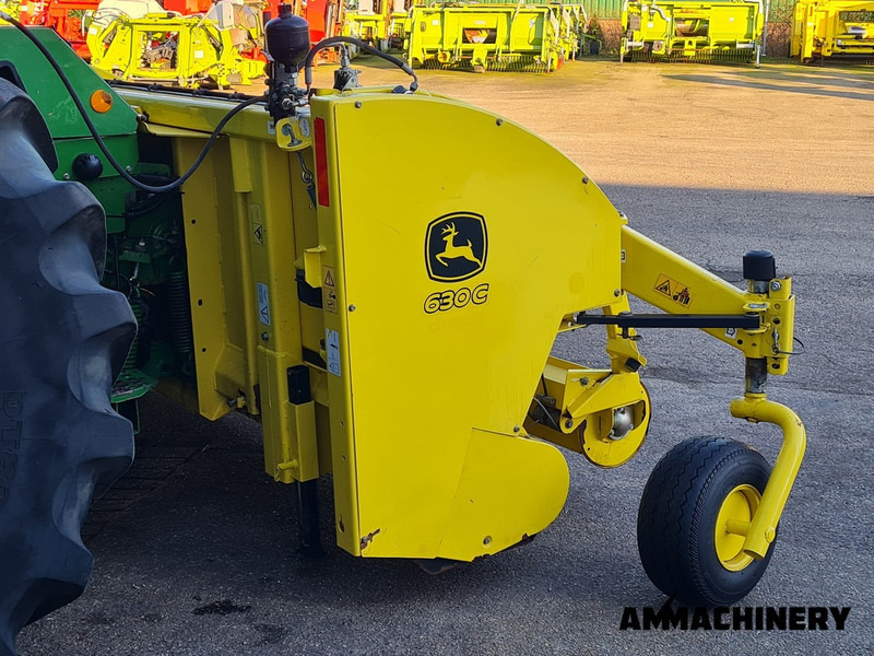 Forage harvester attachment John Deere 630C pick-up