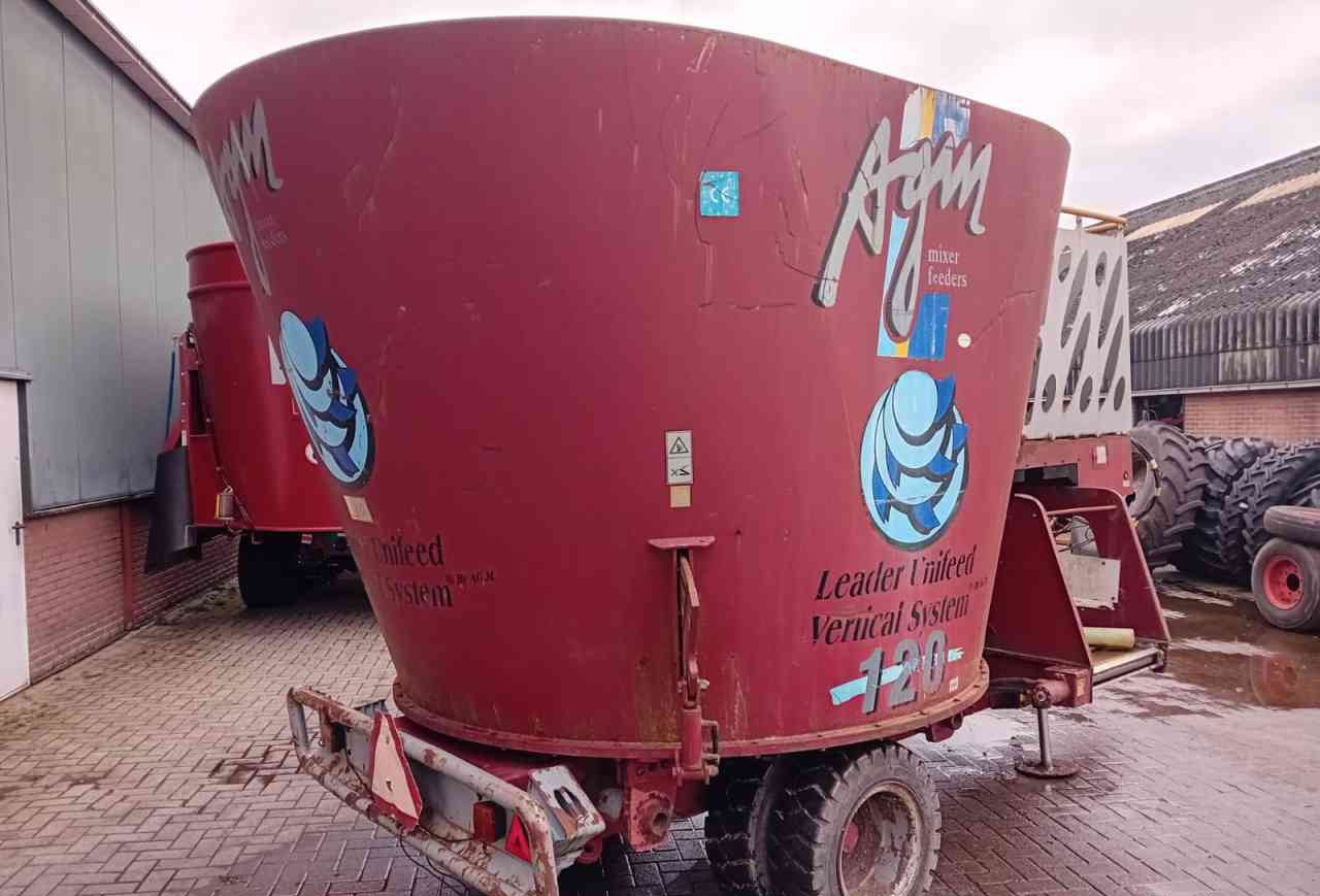 Forage mixer wagon AGM W12 voermengwagen voermachines