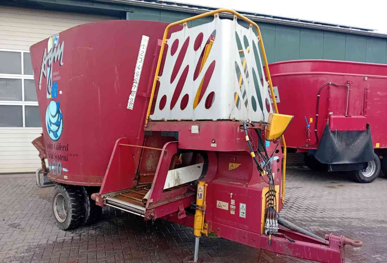 Forage mixer wagon AGM W12 voermengwagen voermachines