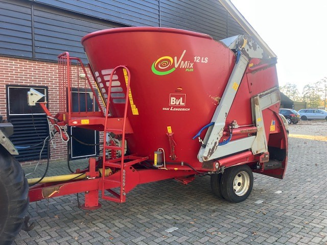 Forage mixer wagon BVL V-mix 12LS