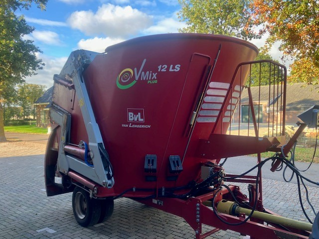 Forage mixer wagon BVL V-mix 12LS