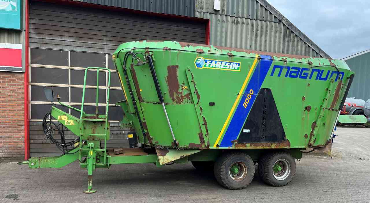 Forage mixer wagon Faresin Magnum 2000 voermachines