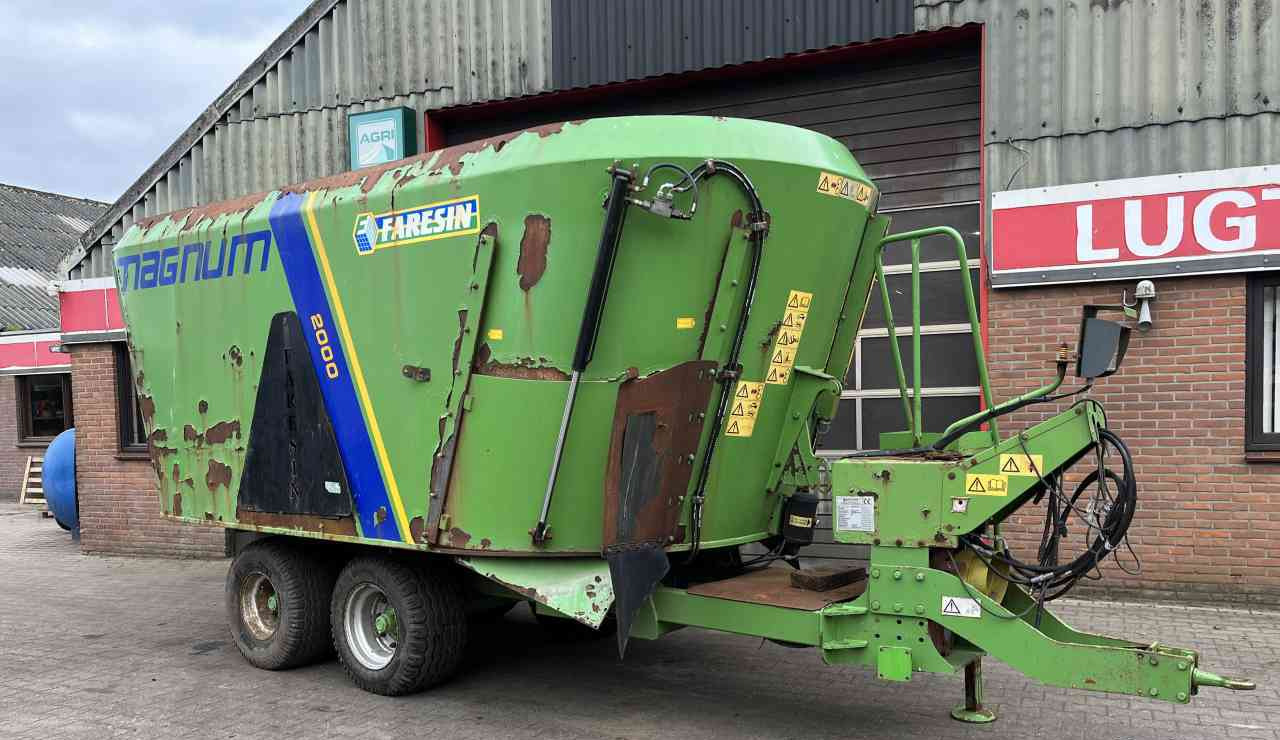 Forage mixer wagon Faresin Magnum 2000 voermachines