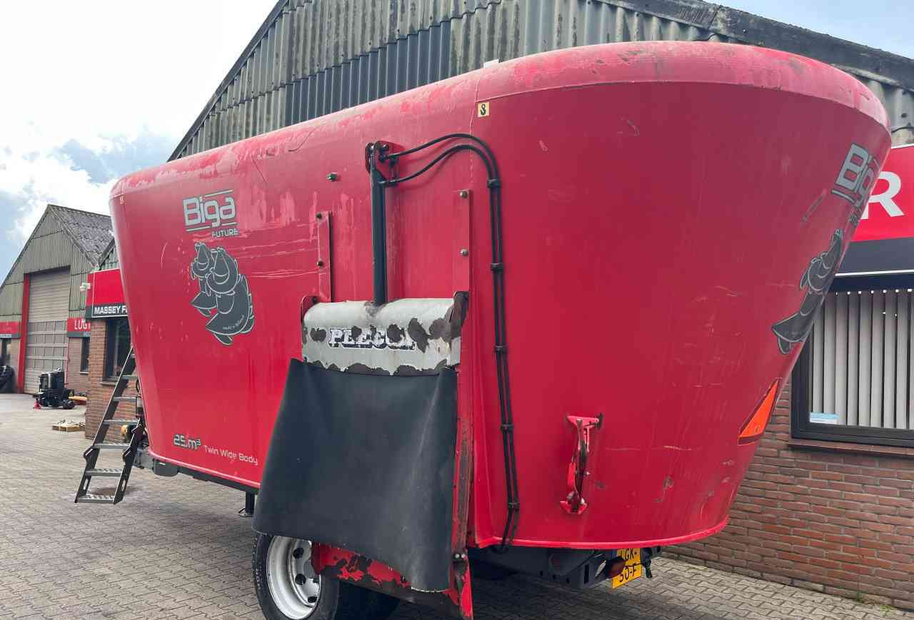 Forage mixer wagon Peecon VME 250 Voermengwagen voermachines