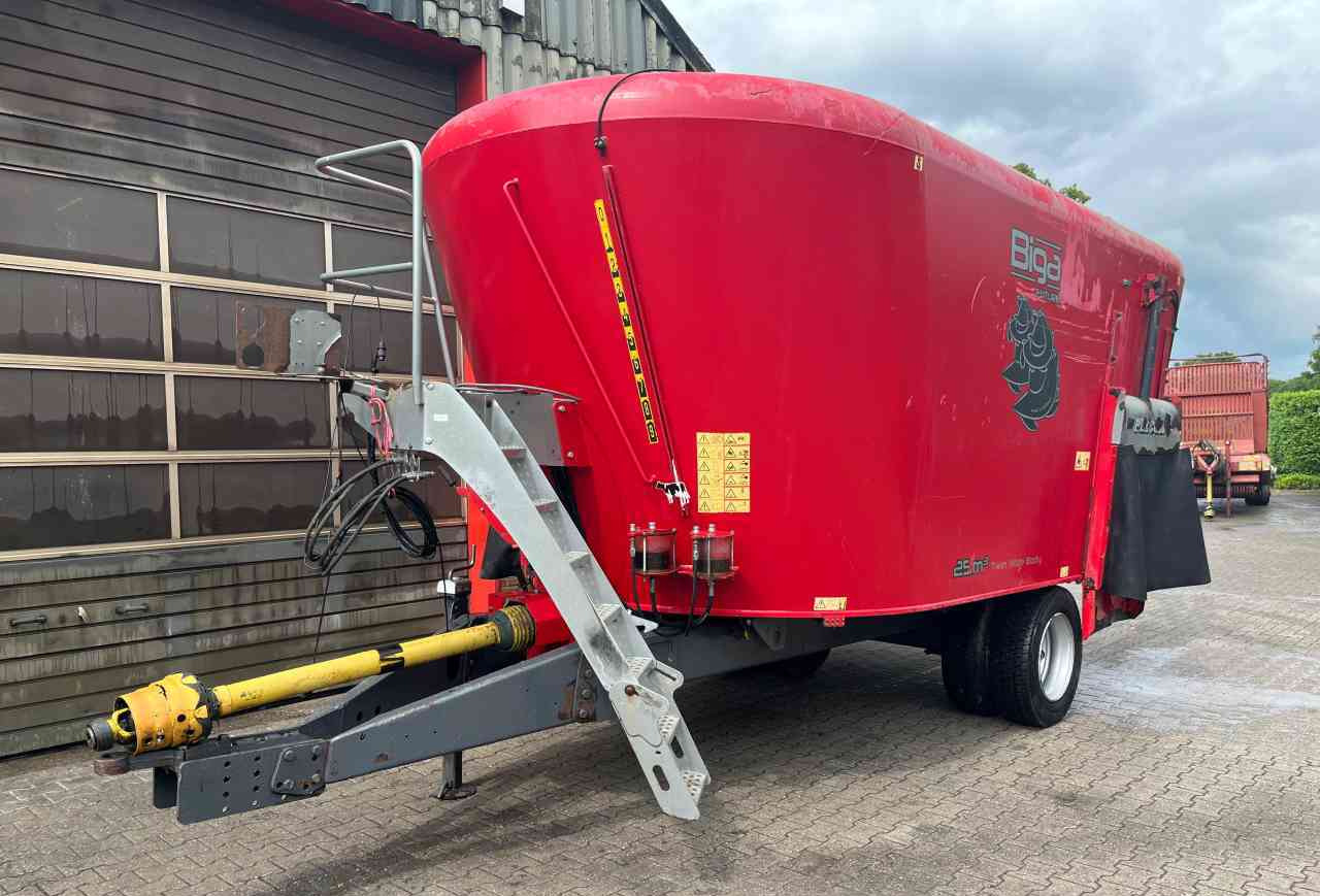 Forage mixer wagon Peecon VME 250 Voermengwagen voermachines
