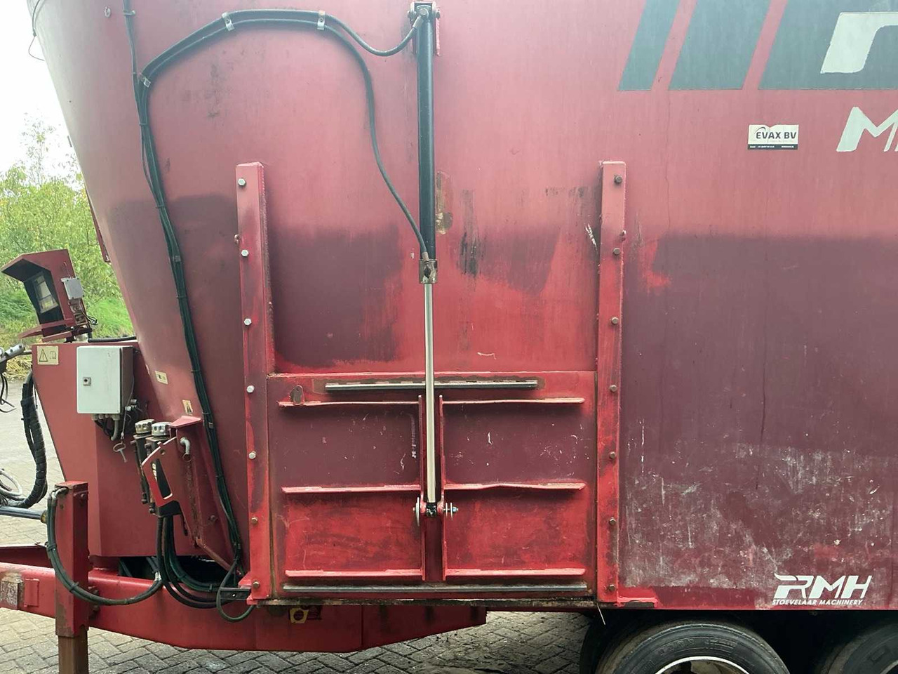 Forage mixer wagon RMH Mixell 26