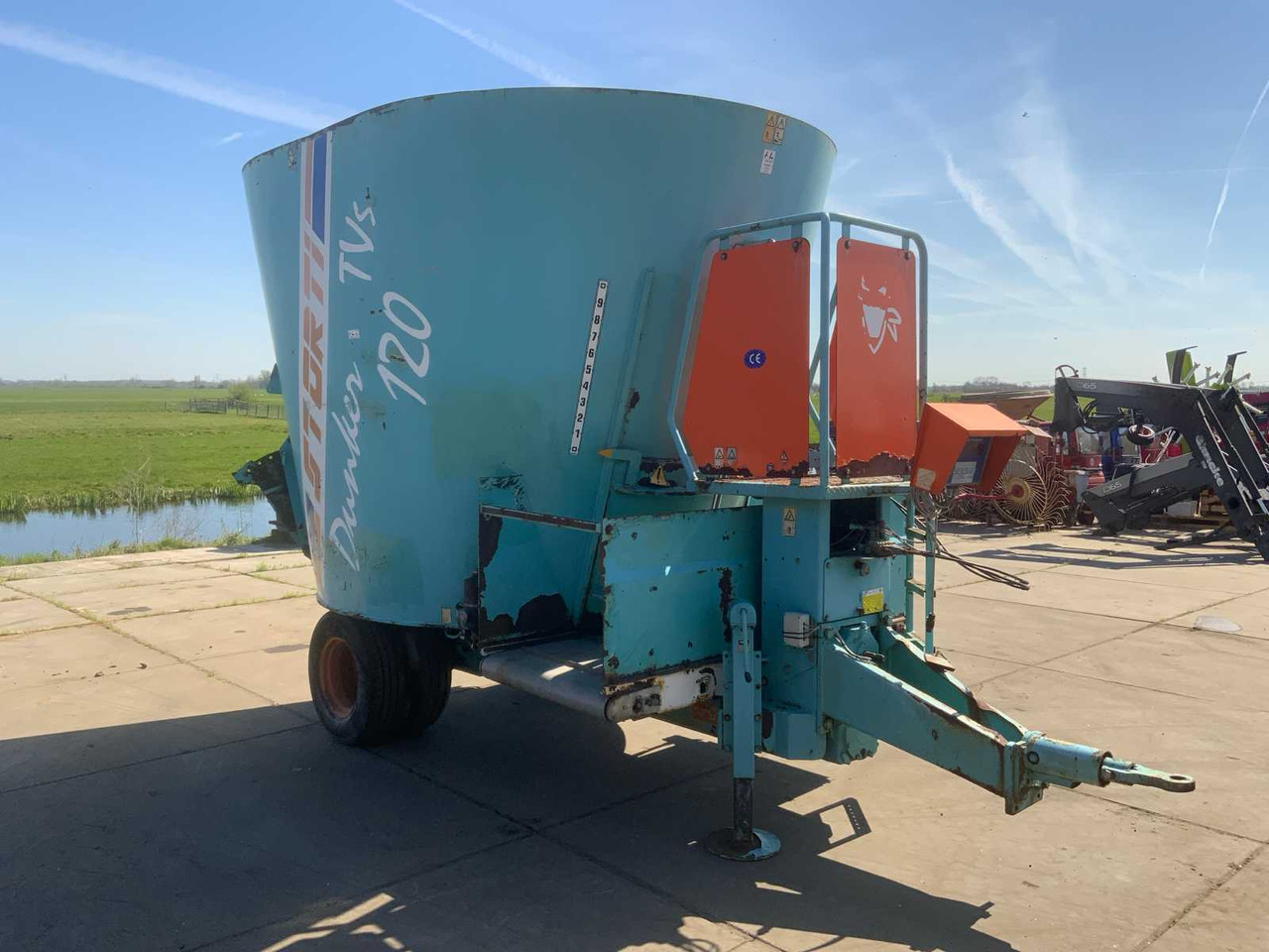 Forage mixer wagon Storti Dunker TVs 120