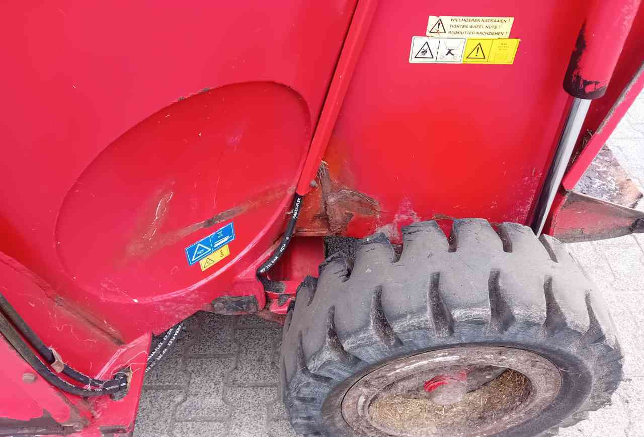 Forage mixer wagon Trioliet Gigant 900 voermengwagen